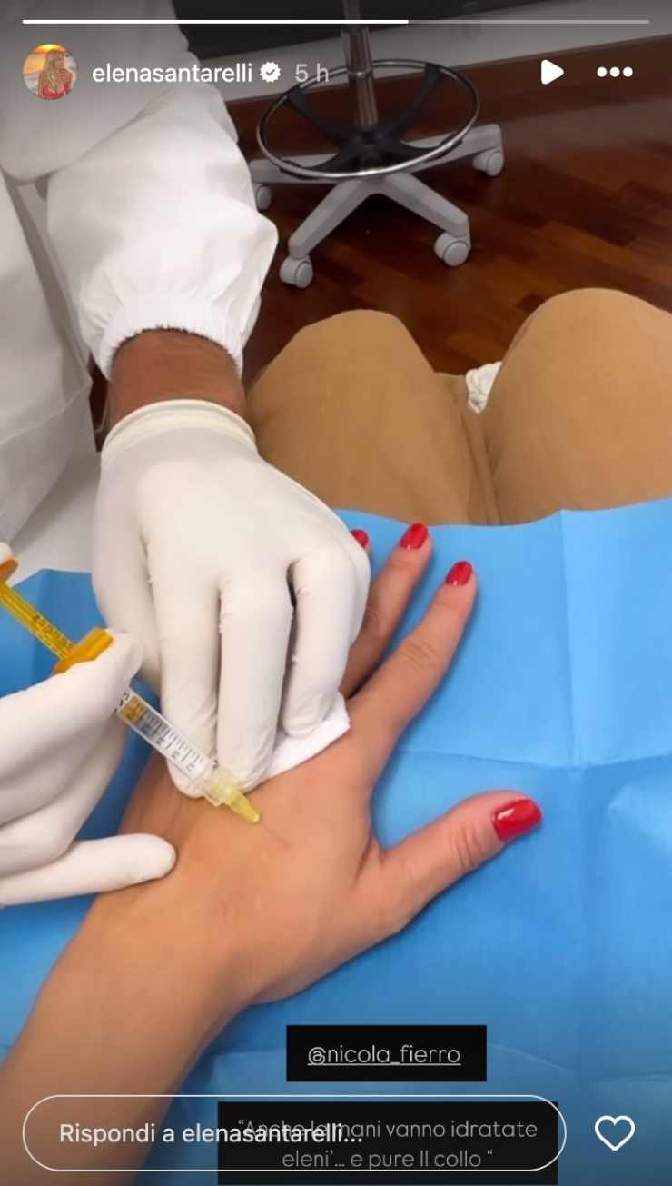 Elena santarelli che si sottopone ad una puntura di acido ialuronico