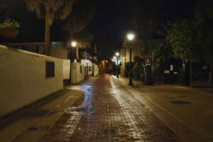 strada deserta di notte