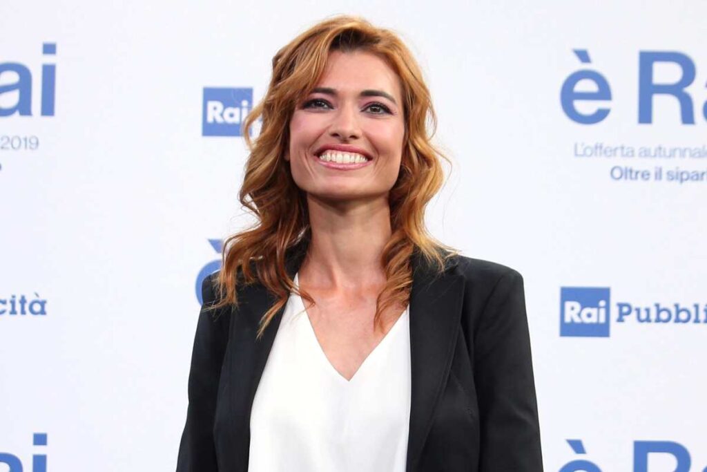 carlotta mantovan sorride