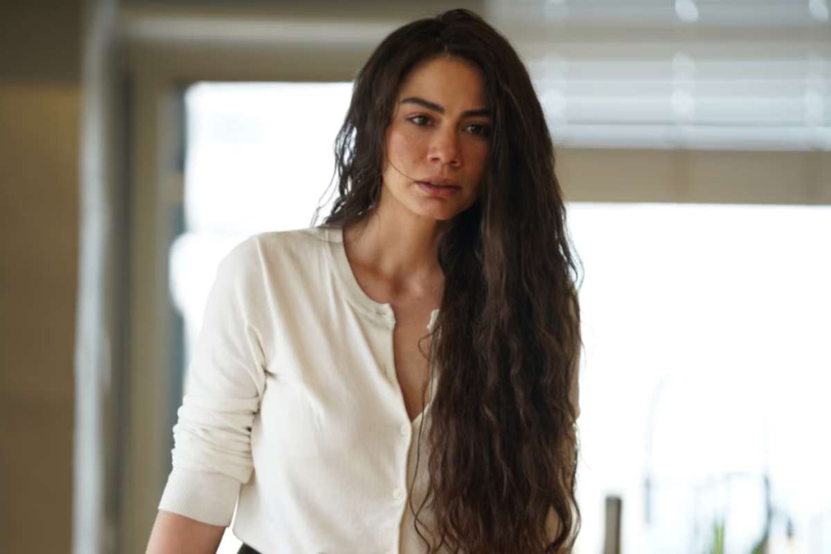 Demet Ozdemir in Io sono Farah