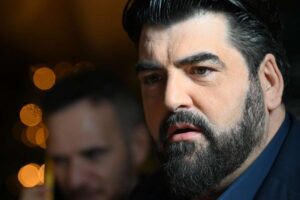 Cannavacciuolo con espressione stupita