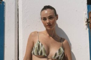 adua del vesco in bikini
