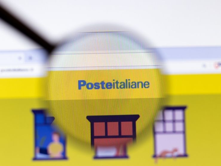 lente ingrandimento su scritta poste