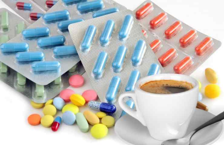 caffè e medicine