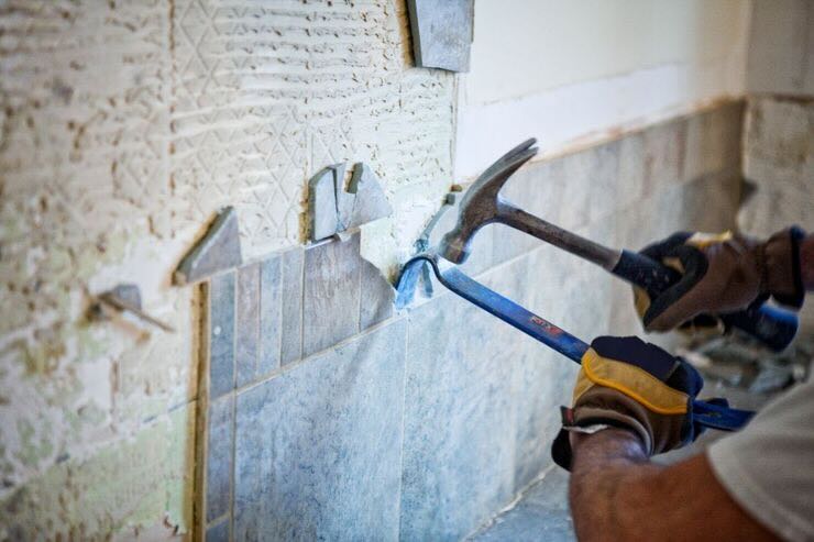 Lavori di ristrutturazione mattonelle bagno 