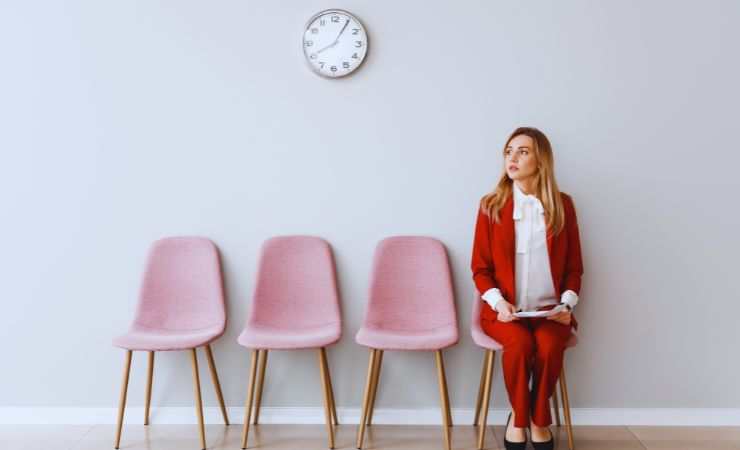 ragazza in attesa