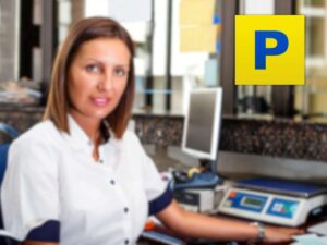 impiegato postale e logo poste italiane