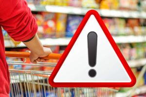 supermercato e segnale pericolo