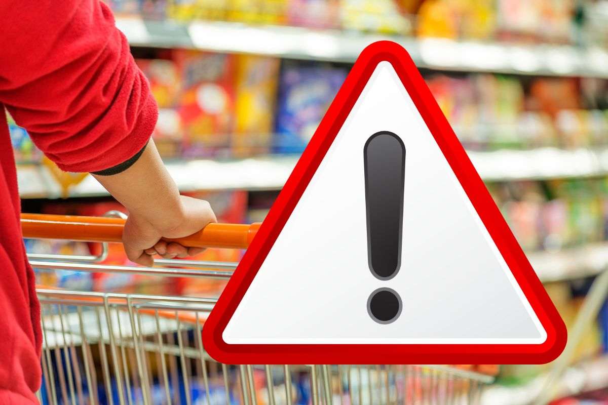 supermercato e segnale pericolo