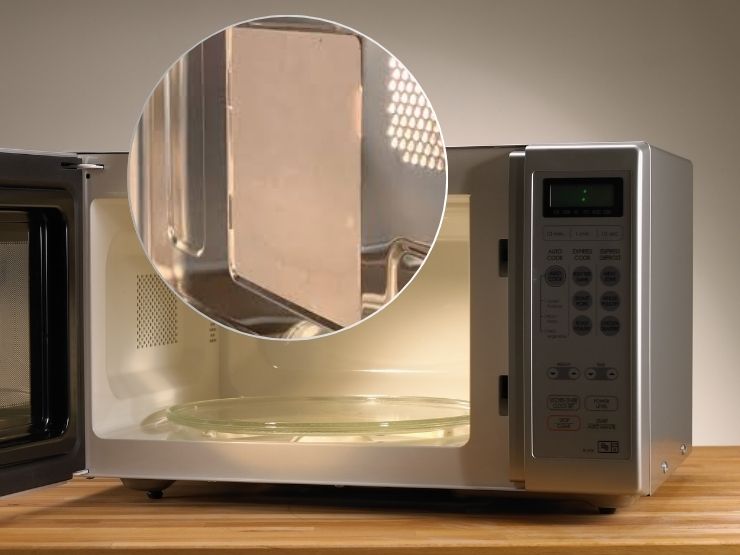 forno a microonde aperto