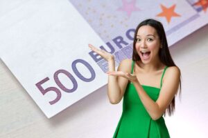 banconota da 500 euro a ragazza sorpresa