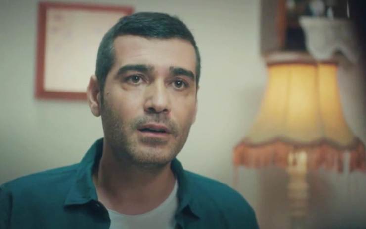 Sarp con espressione sorpresa