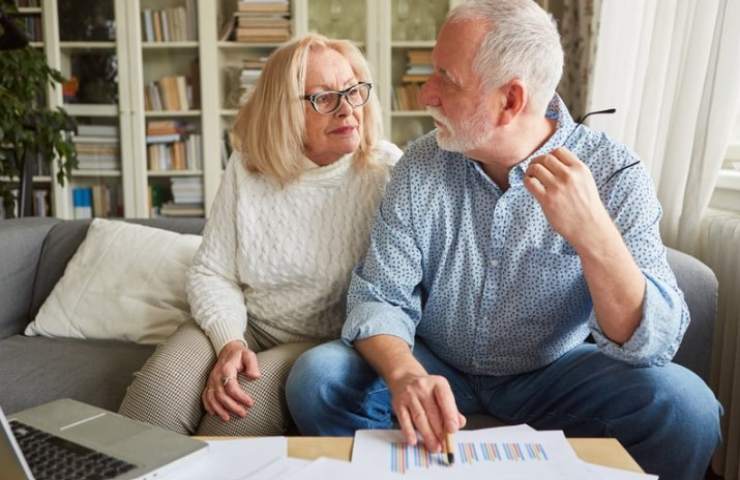 pensionati discutono della pensione