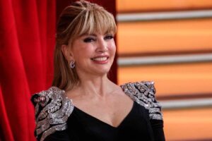 milly carlucci sorride