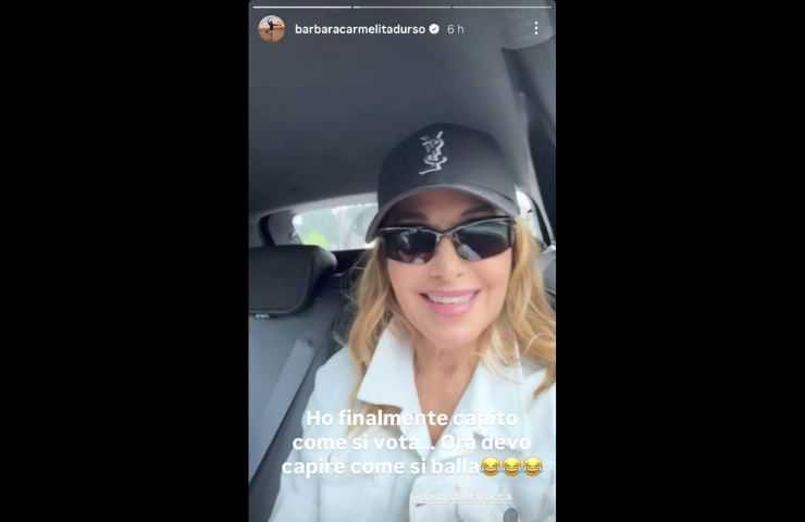 barbara d'urso con un cappellino 