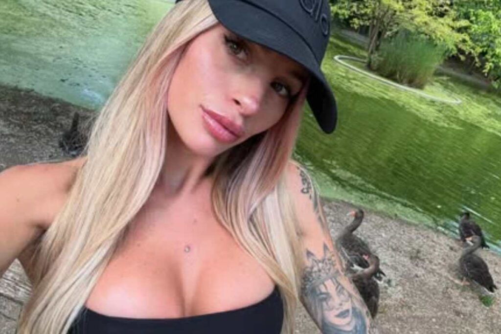 chiara nasti al lago con le papere