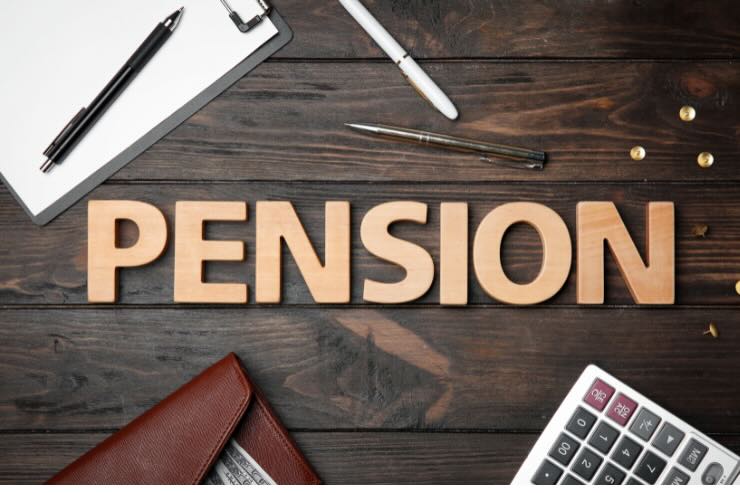 pension, calcolatrice, penna 