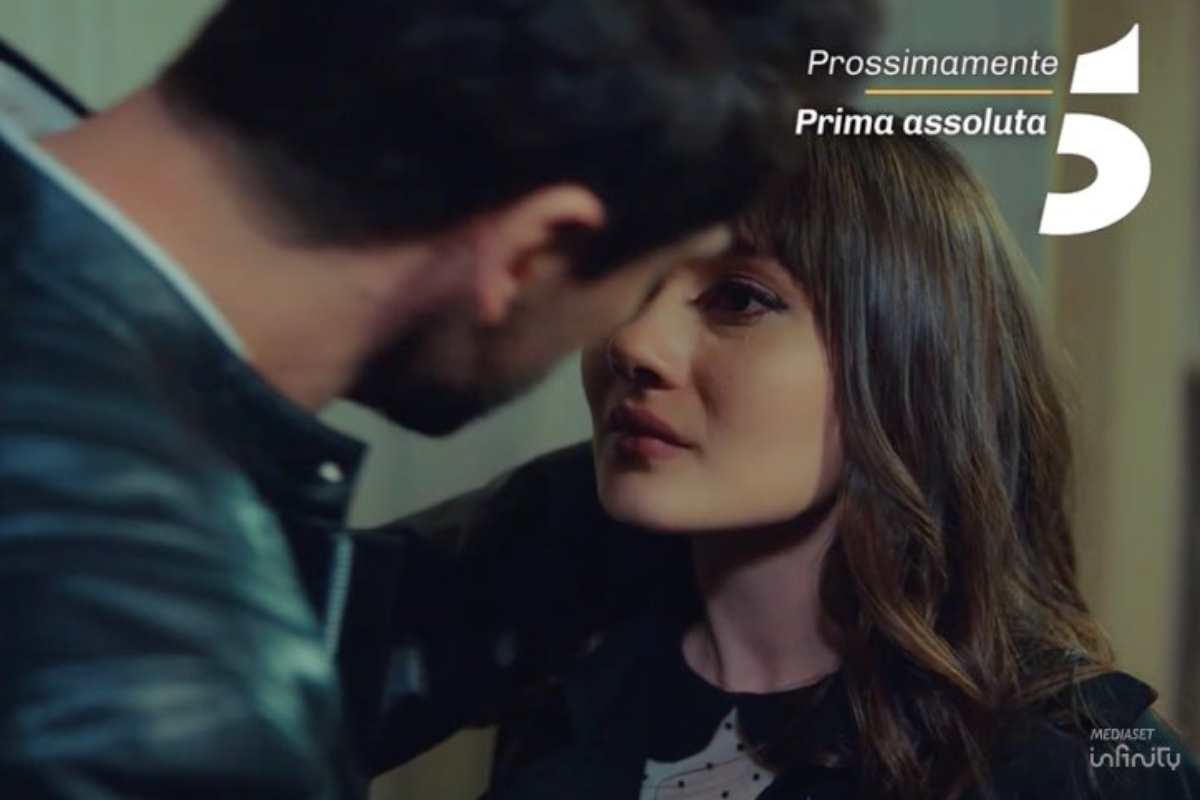 bacio tra due personaggi di forbidden fruit