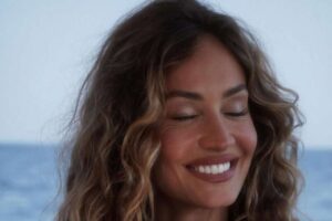 helena prestess a occhi chiusi