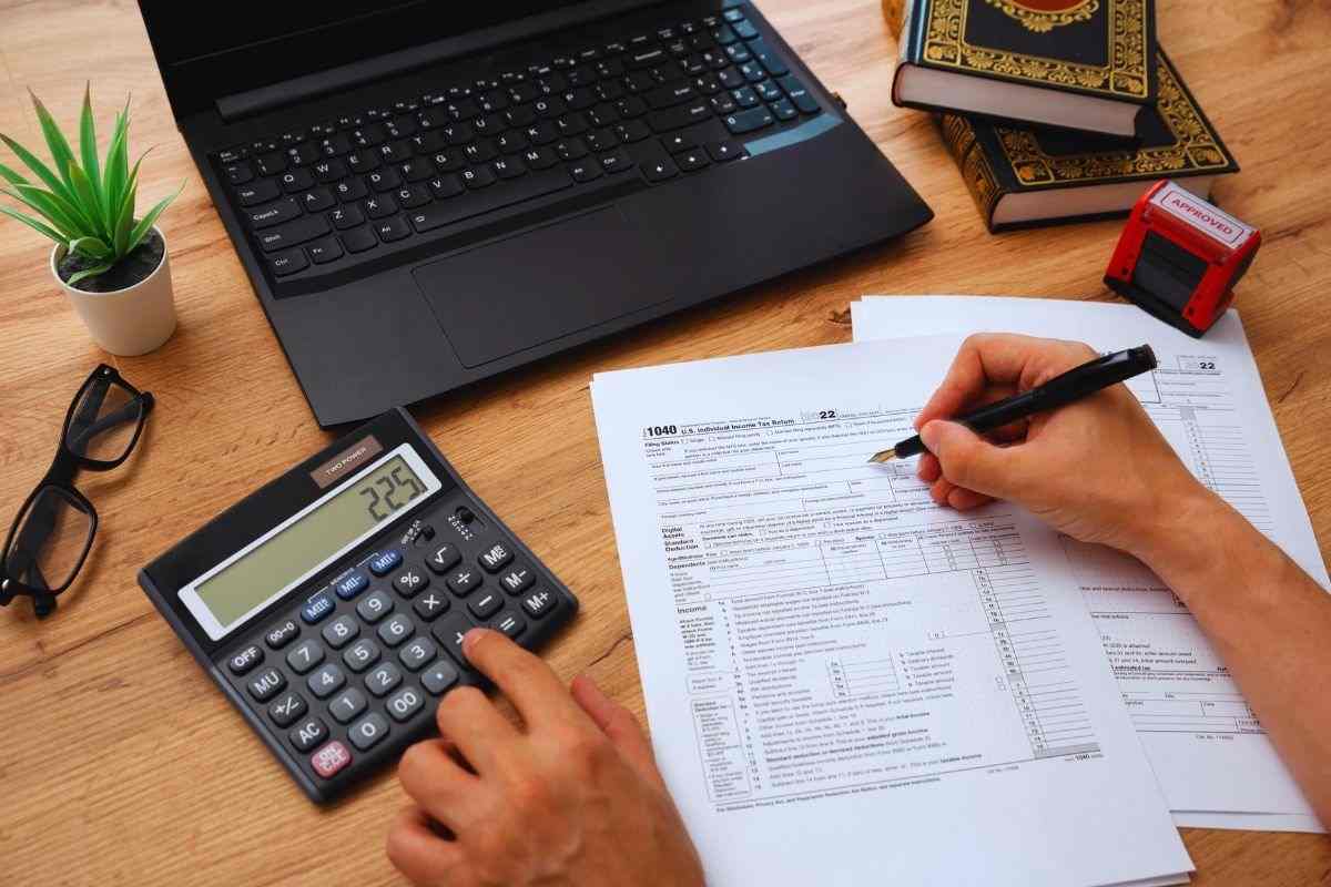 conteggi davanti al computer