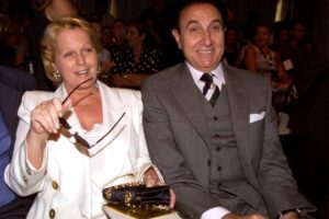 katia ricciarelli e pippo baudo sorridono