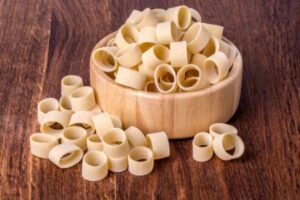 pasta in tegame di legno