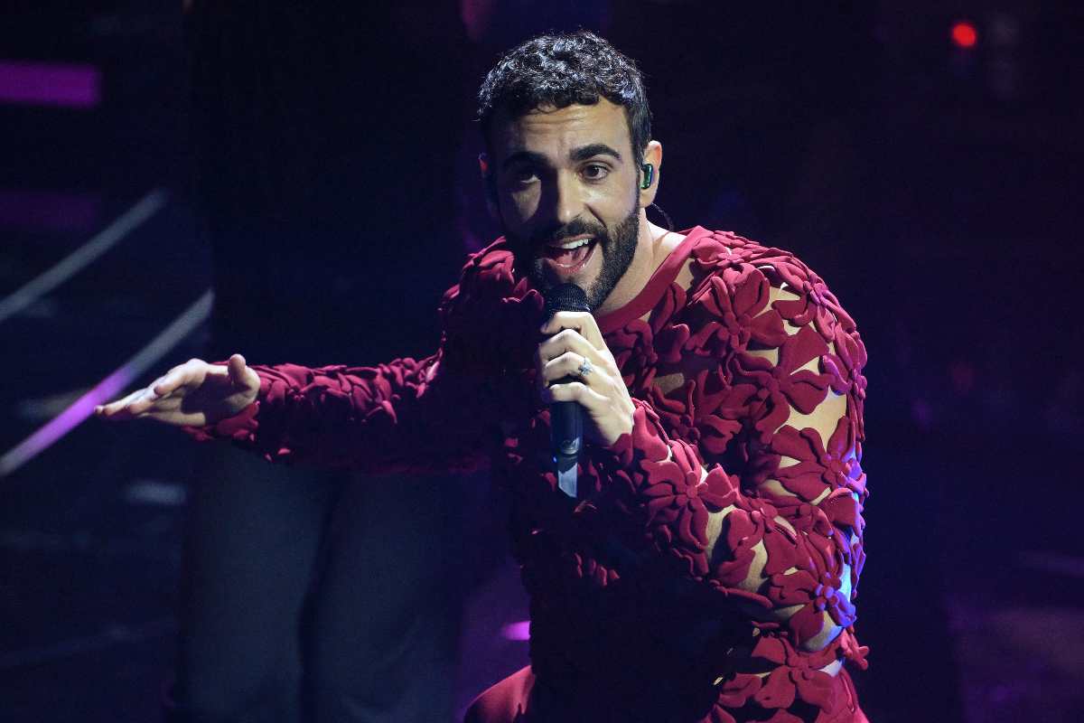 marco mengoni canta