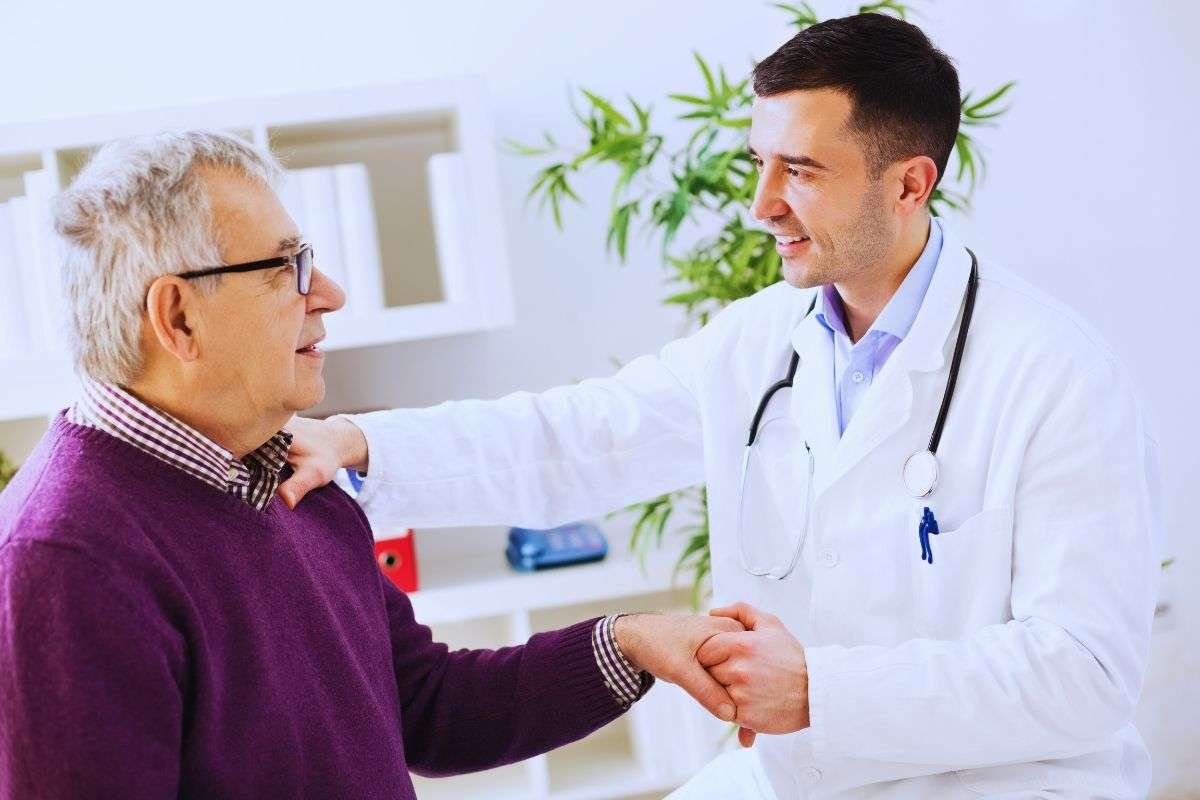 medico con un uomo