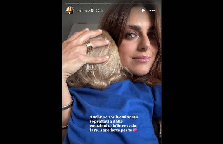 miriam leone abbraccia il figlio
