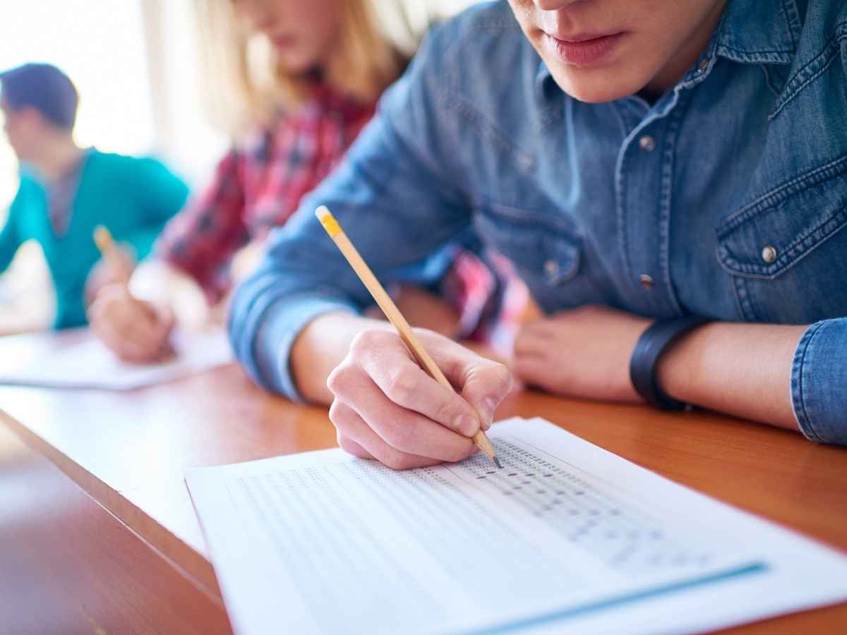 Maturità, nuove regole e polemiche: “Regalano il diploma a tutti”
