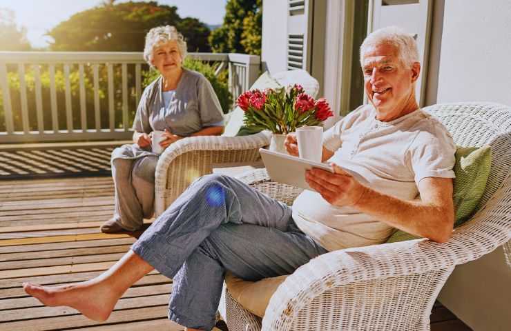 pensionati sorridenti