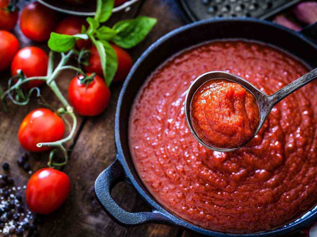 Ora ho capito perché il mio sugo di pomodoro rimaneva liquido anche dopo ore di cottura: sbagliavo proprio questo