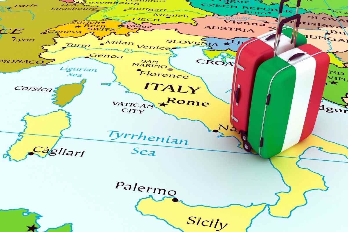 mappa italia e trolley tricolore