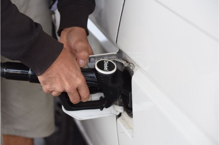 Fare benzina