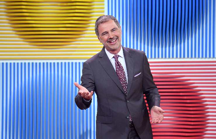 beppe convertini sorride