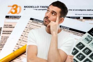 Modulo 730, ragazzo pensieroso