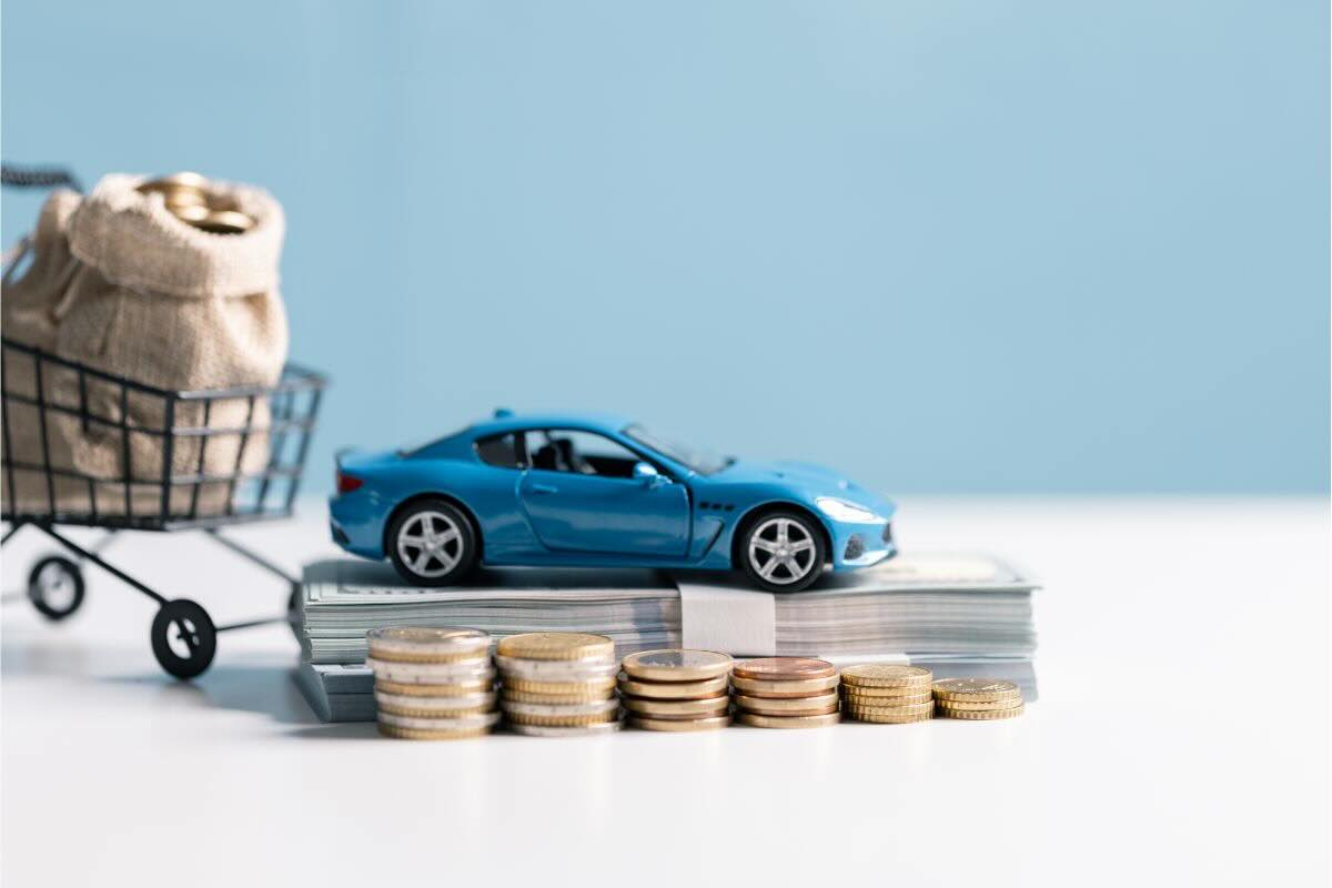 Auto, banconote, monete, carrello