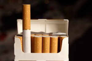 Pacco di sigarette, una sporgente