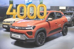 due automobili e la scritta 4000
