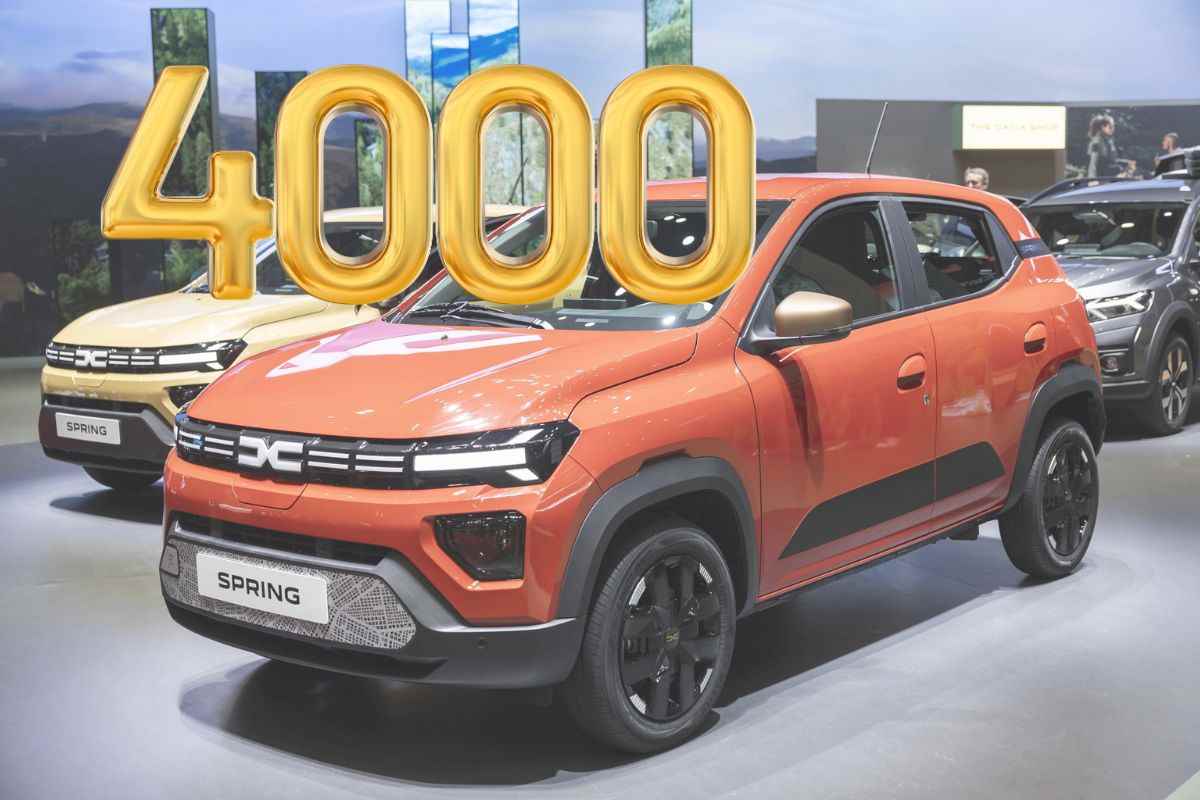 due automobili e la scritta 4000