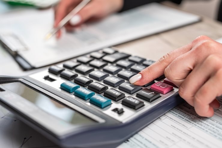 digitare su calcolatrice