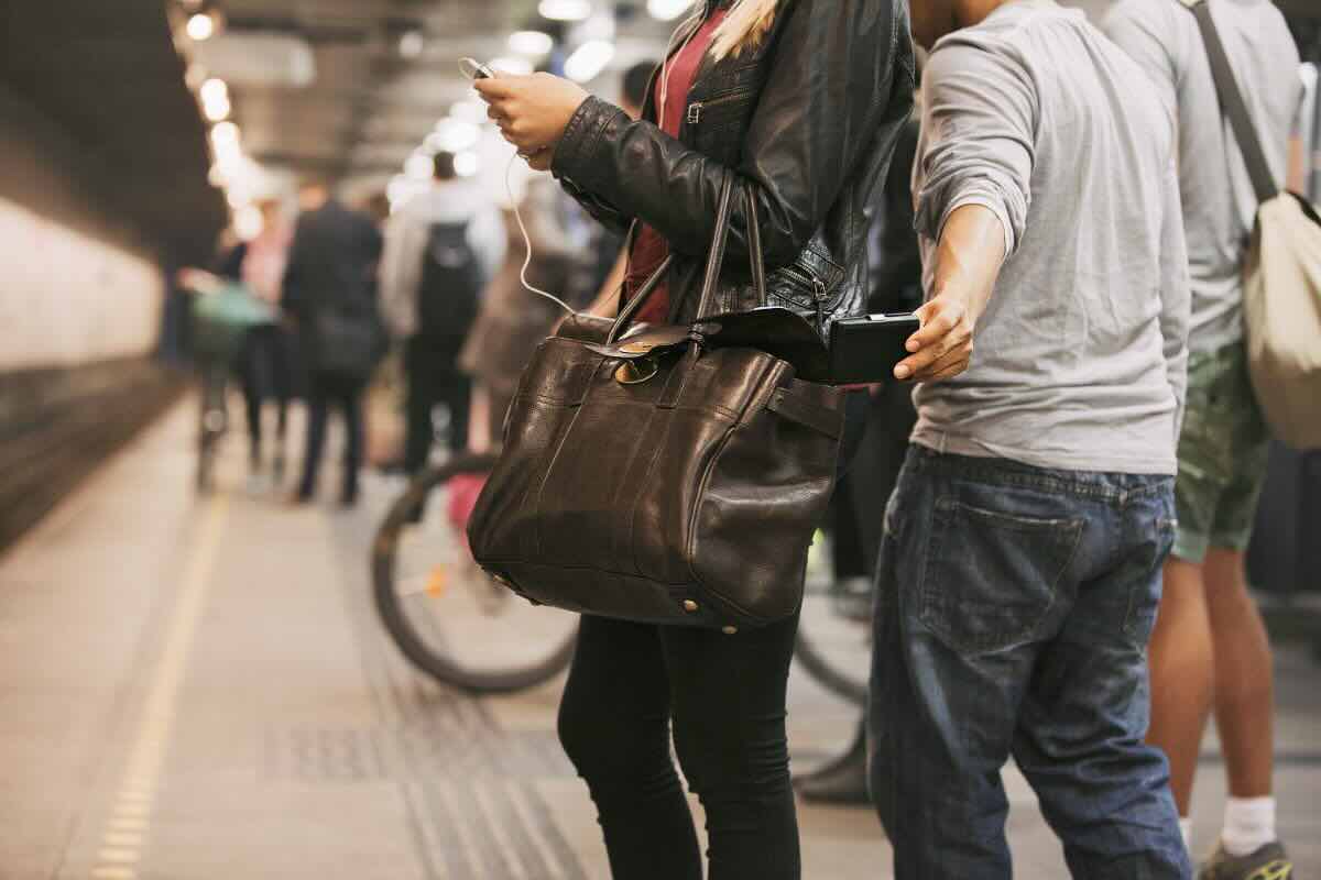 persona in metropolitana