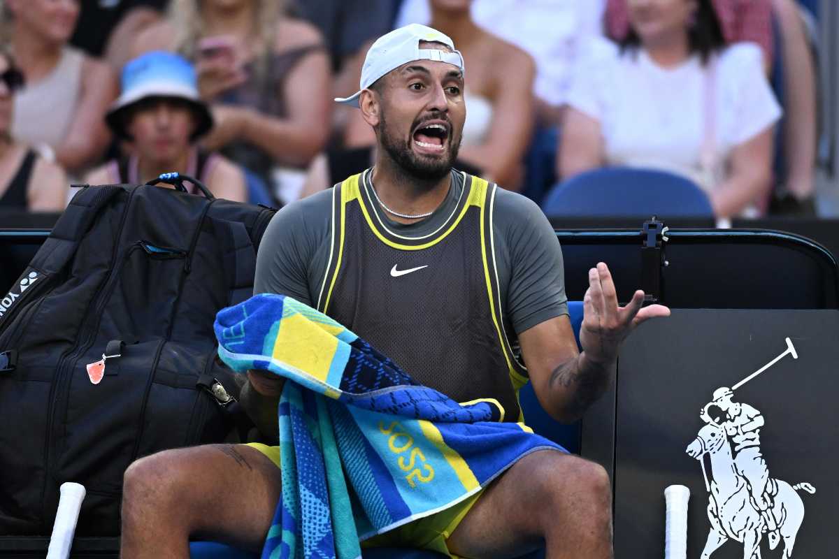kyrgios sbraita in panchina