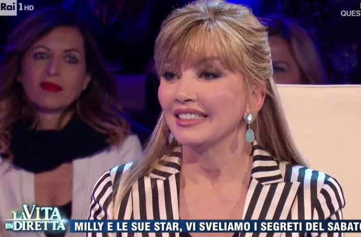 milly carlucci sorride
