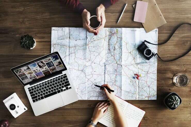 mappa e strumenti per viaggiare