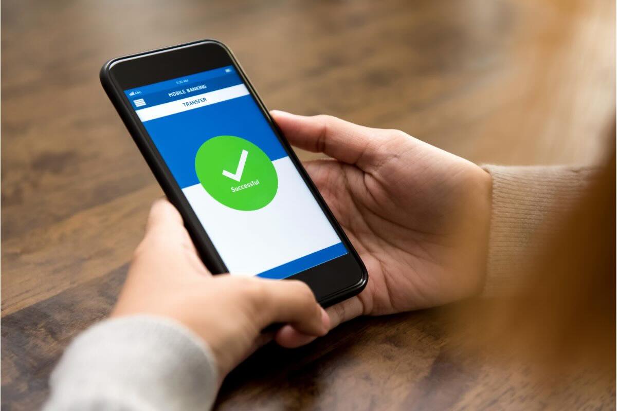 Segno di spunta verde su smartphone