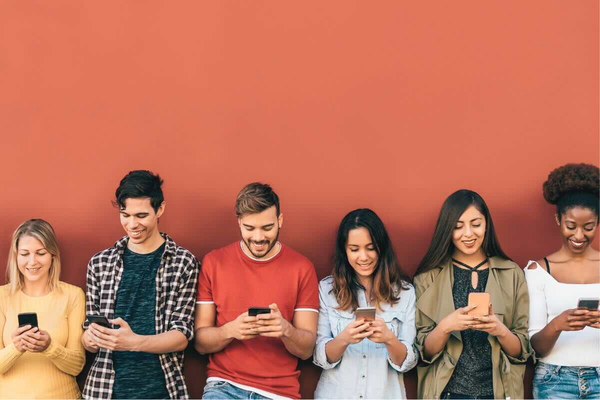 Giovani al cellulare