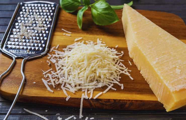 parmigiano e grattugia