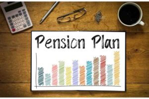 Grafico Pension plan, calcolatrice, penna, occhiali, tazza