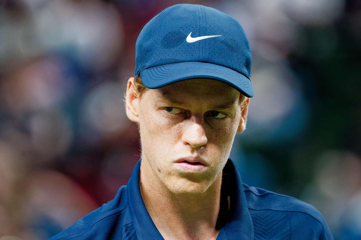 sinner con lo sguardo scontroso